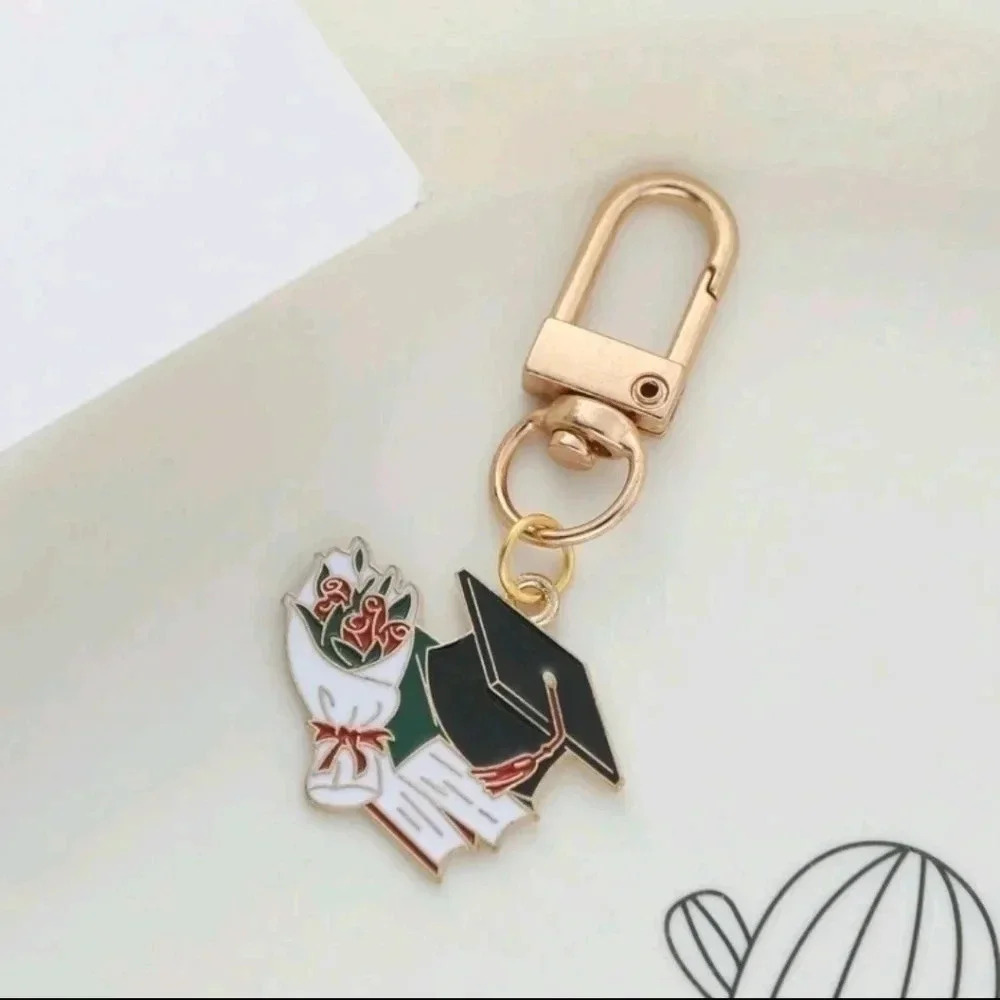 Graduation 🎓 gift floral design roses 🌹 flower hat gold chain clip keychain